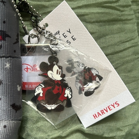 Harveys Seatbelt Disney Vampire Mickey Medium Crossbody NWT SOLD OUT - Picture 3 of 16